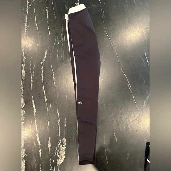 ALO High Waisted Streamline Legging - Picture 3 of 6